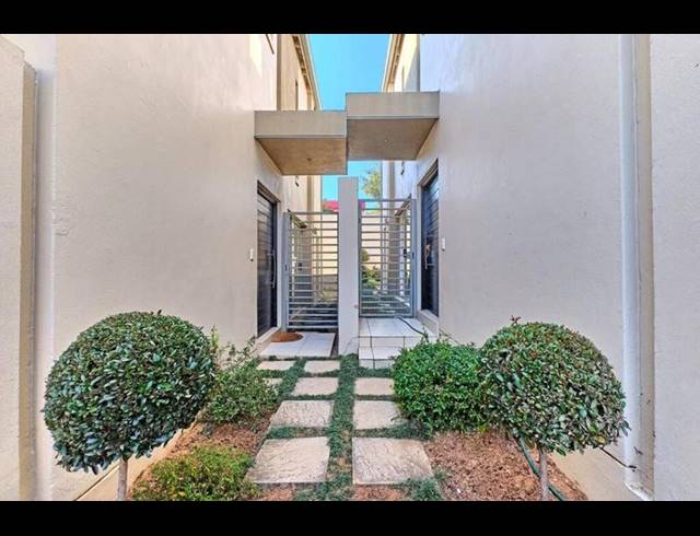 2 BEDROOM DUPLEX FOR SALE IN SANDTON CITY